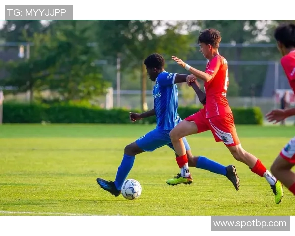 揭秘足球球星高效训练动作全面提升速度力量与技巧 揭秘足球球星高效训练动作全面提升速度力量与技巧