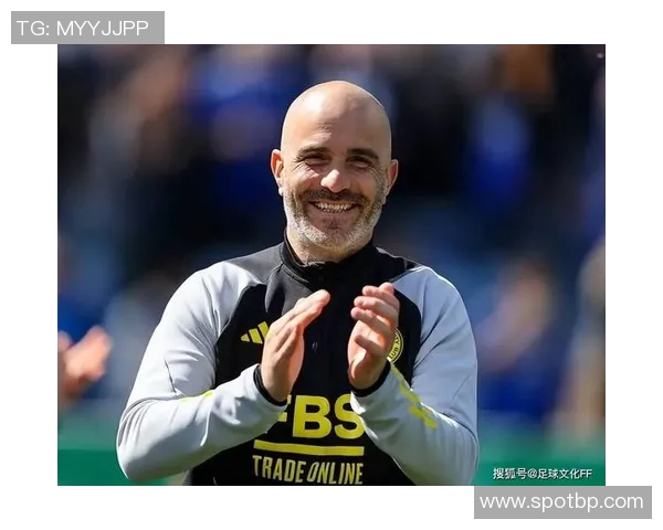 三十多岁足球球星风采依旧巅峰不减展现独特魅力与职业生涯精彩瞬间 三十多岁足球球星风采依旧巅峰不减展现独特魅力与职业生涯精彩瞬间